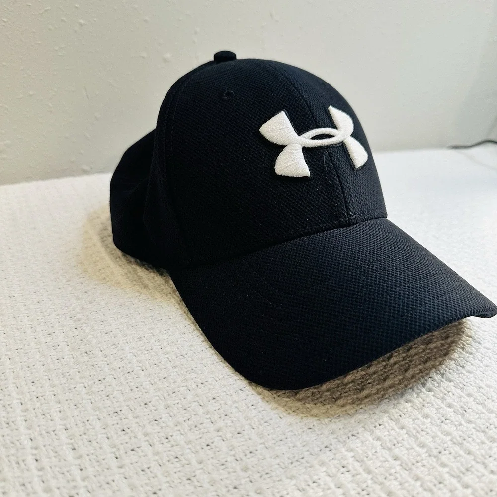 Under Armour Youth Blitzing Black Flex Fitted Hat Size YSM/YMD Kids Baseball Cap